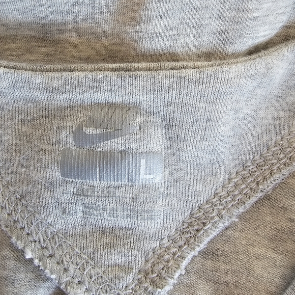 SALE-Nike women's Heather gray shirt sleeve top size L - Picture 9 of 11